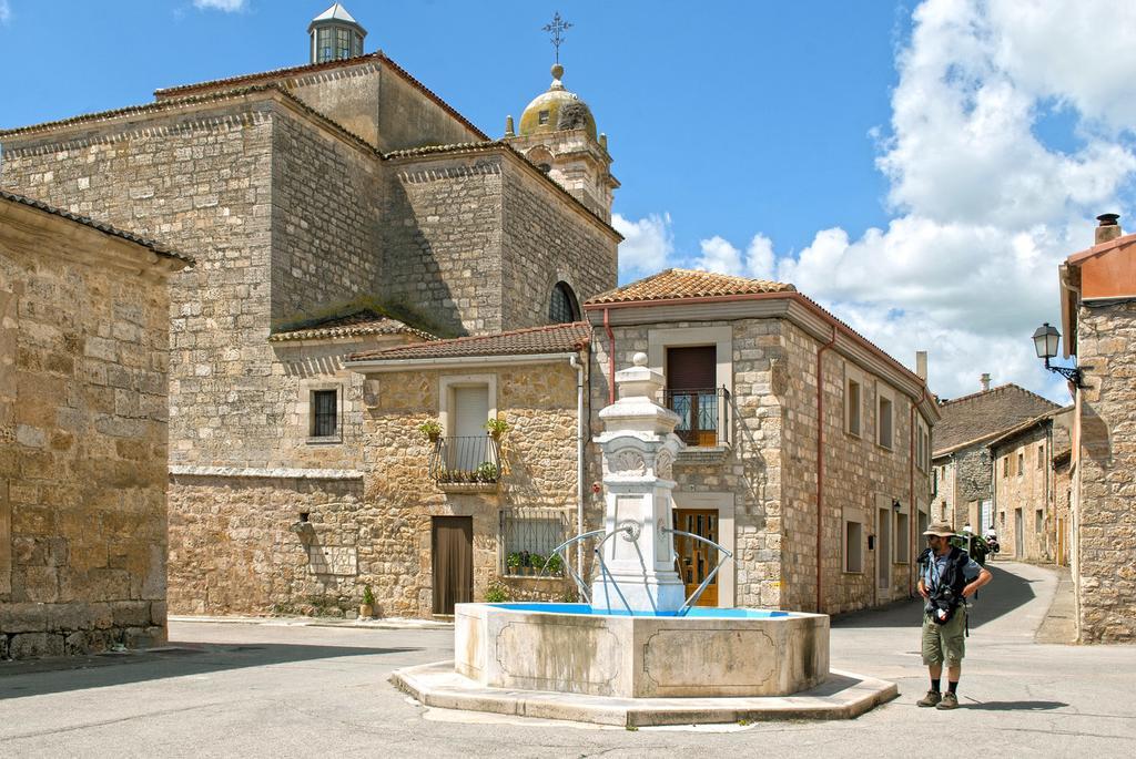Hostal-Bar Restaurante "La Fuente" Rabé de las Calzadas Eksteriør bilde